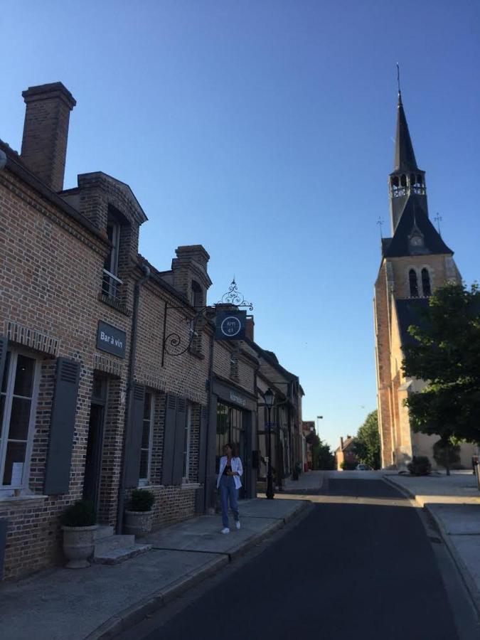 Km 41 Hotel Chaumont-sur-Tharonne Exterior photo